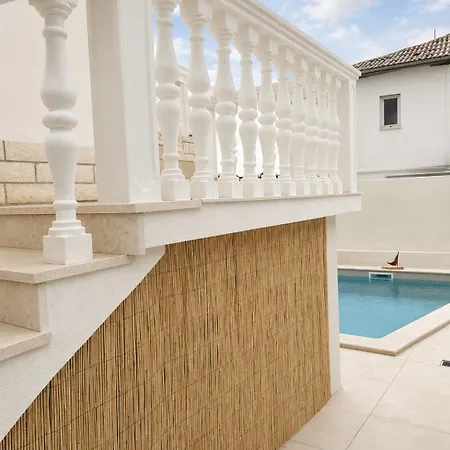 Apartman Karma Ciovo Τρογκίρ
